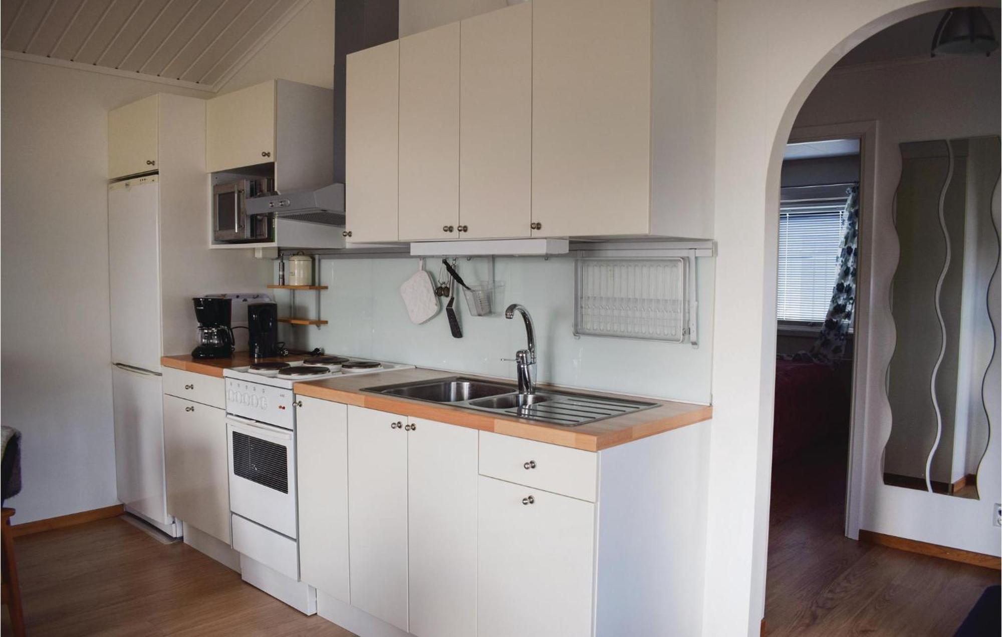 Amazing Home In Loettorp With House Sea View Kültér fotó